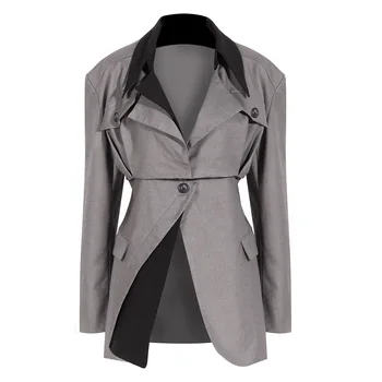 O Design de uma nova jaqueta destacável para as mulheres. Dois vestindo métodos: tempo terno e curta jaqueta na primavera de 2022.